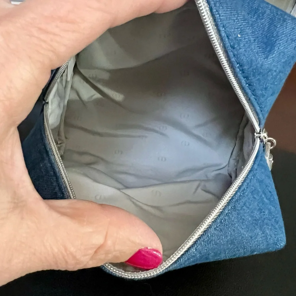 DIOR Beauty Limited Edition Blue Denim Pouch - Picture 8 of 10